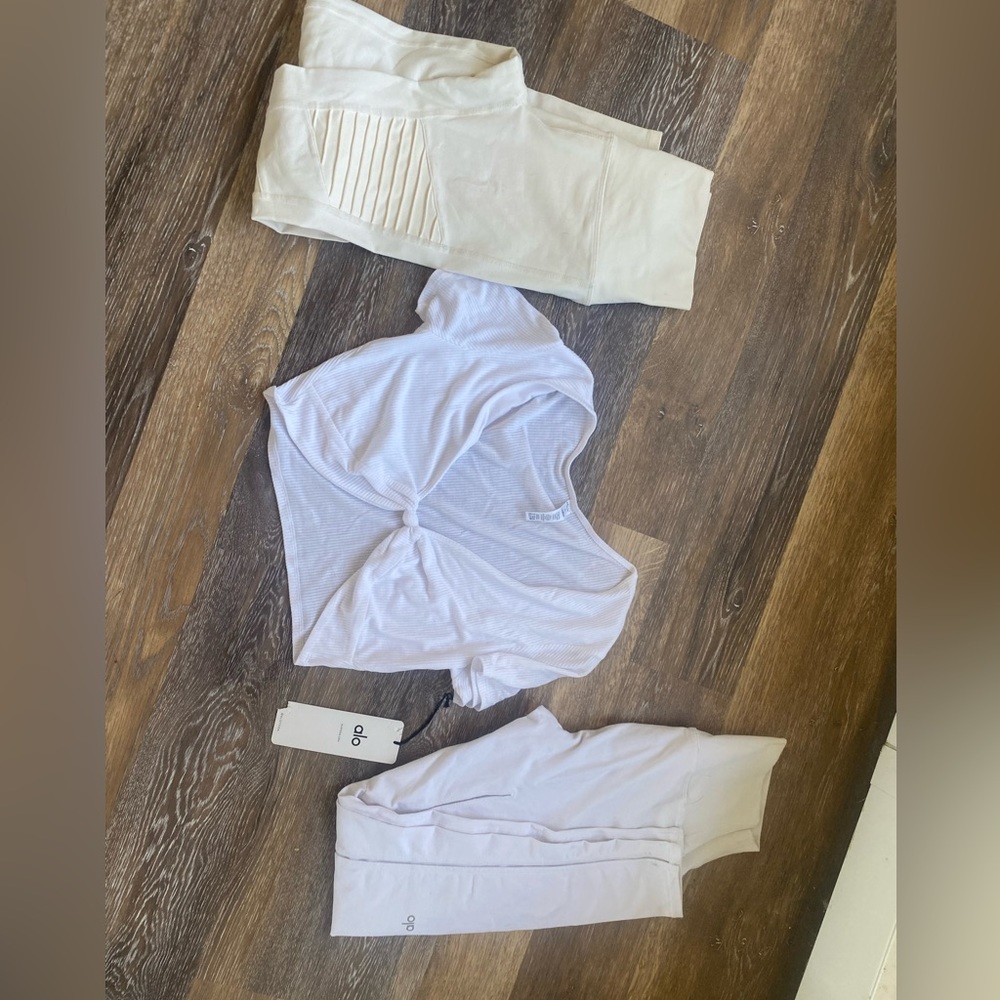 Alo lot pants size small top size large (runs small)